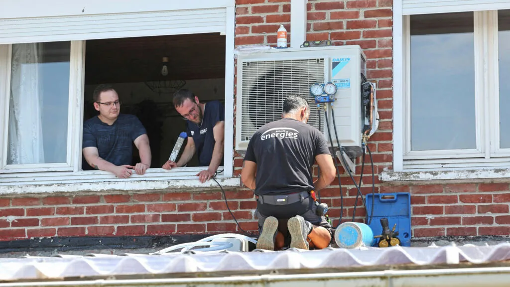 French race to get hold of air conditioning as yet another heatwave looms