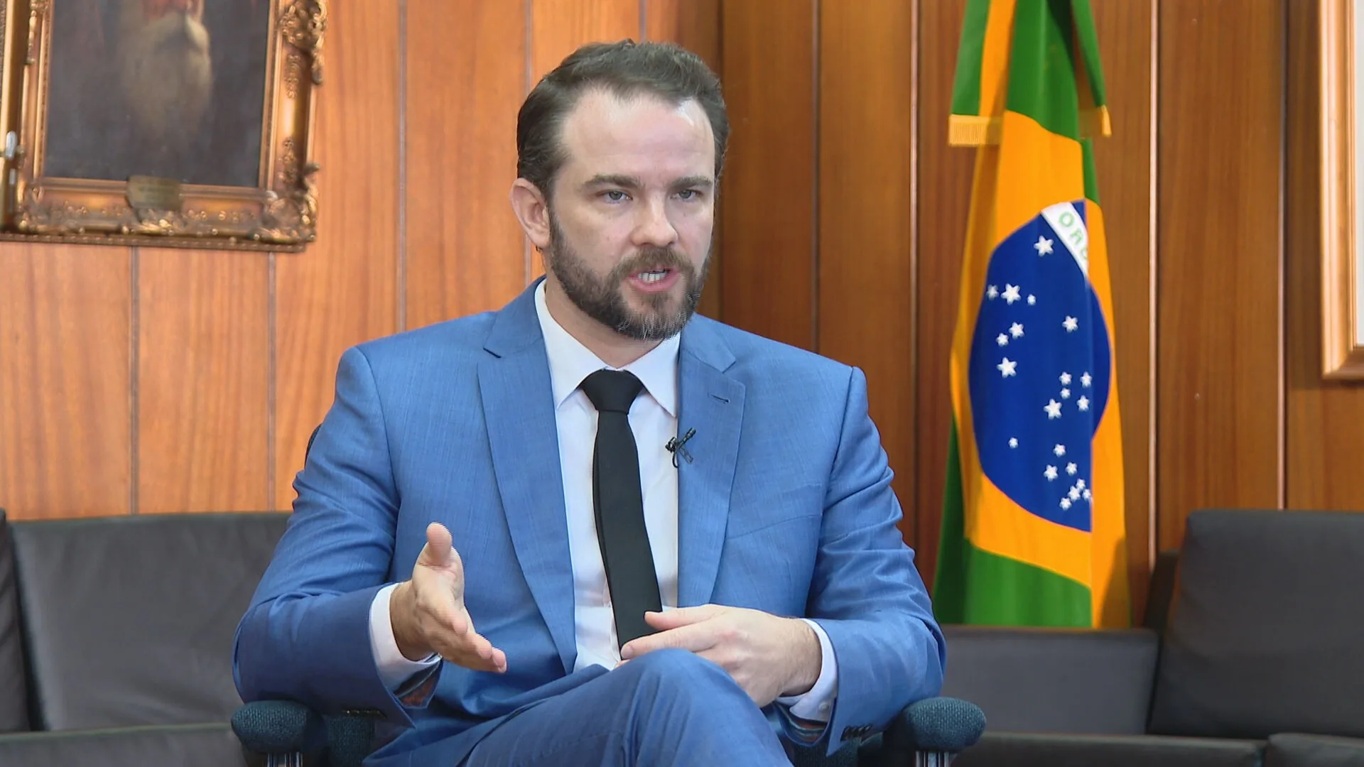 Ministro da Fazenda propõe aumento da tributação sobre os ricos e revisão de programas sociais