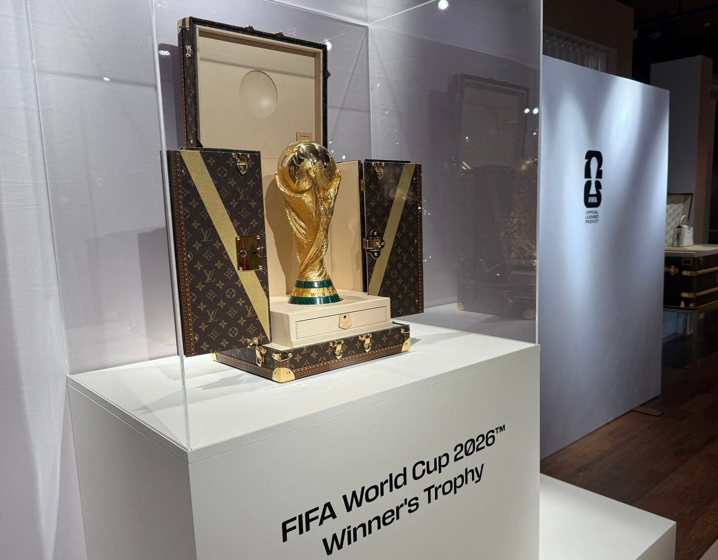 Taça da Copa do Mundo 2026 será transportada em baú da Louis Vuitton