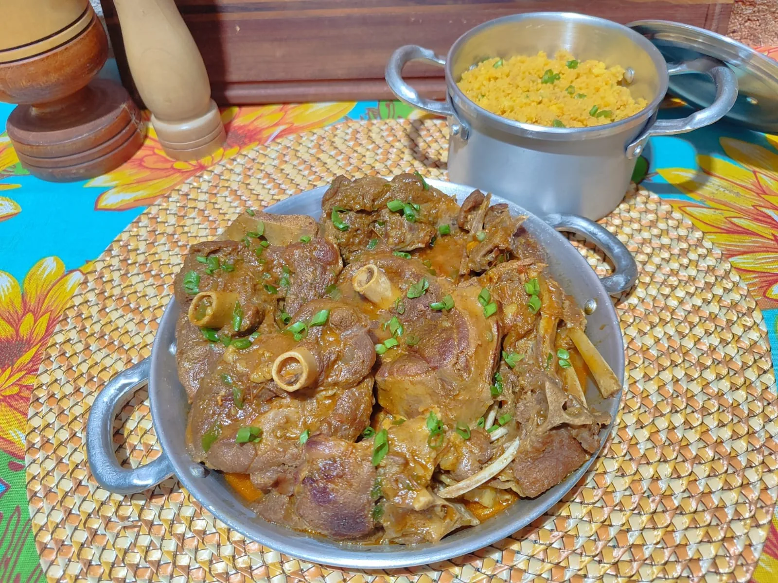 Receita de guisado de carneiro com farofa de cuscuz é destaque na TV