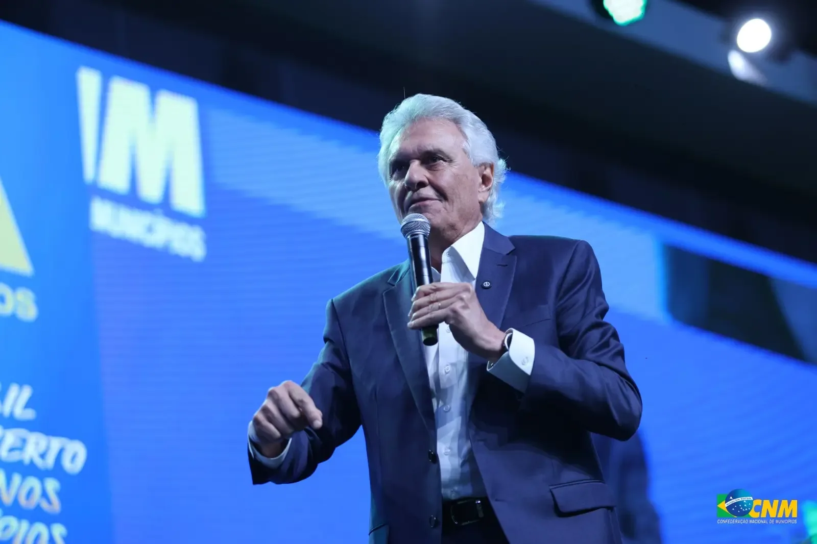 Caiado lidera intenções de voto em Goiás e abre dez pontos sobre Lula