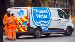 Desafios financeiros da Thames Water colocam Burnham à prova