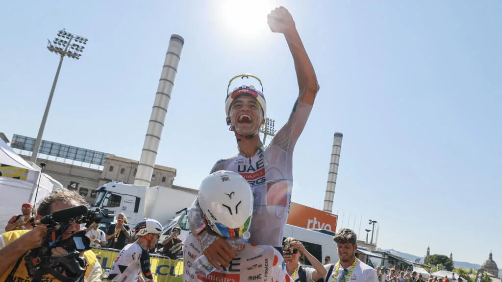Isaac Del Toro supera contratempo mecânico e vence a 2ª etapa do Tour de France