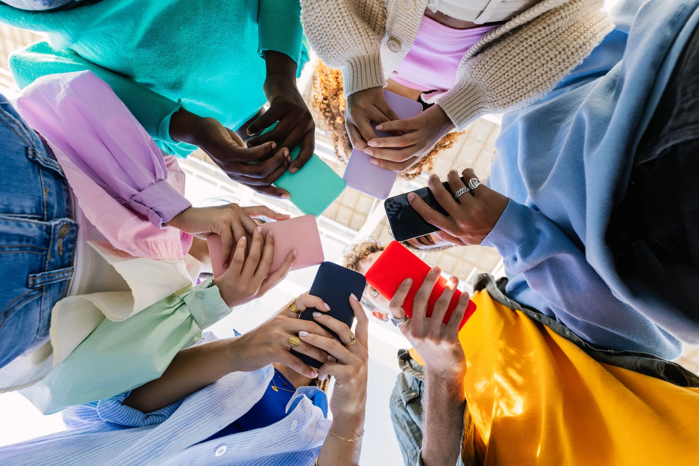 Reino Unido Planeja Bloqueio de Mídias Sociais para Adolescentes