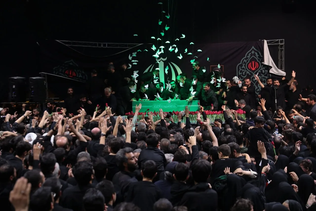 Funeral de Ali Khamenei é realizado no Irã após ataque que resultou em sua morte