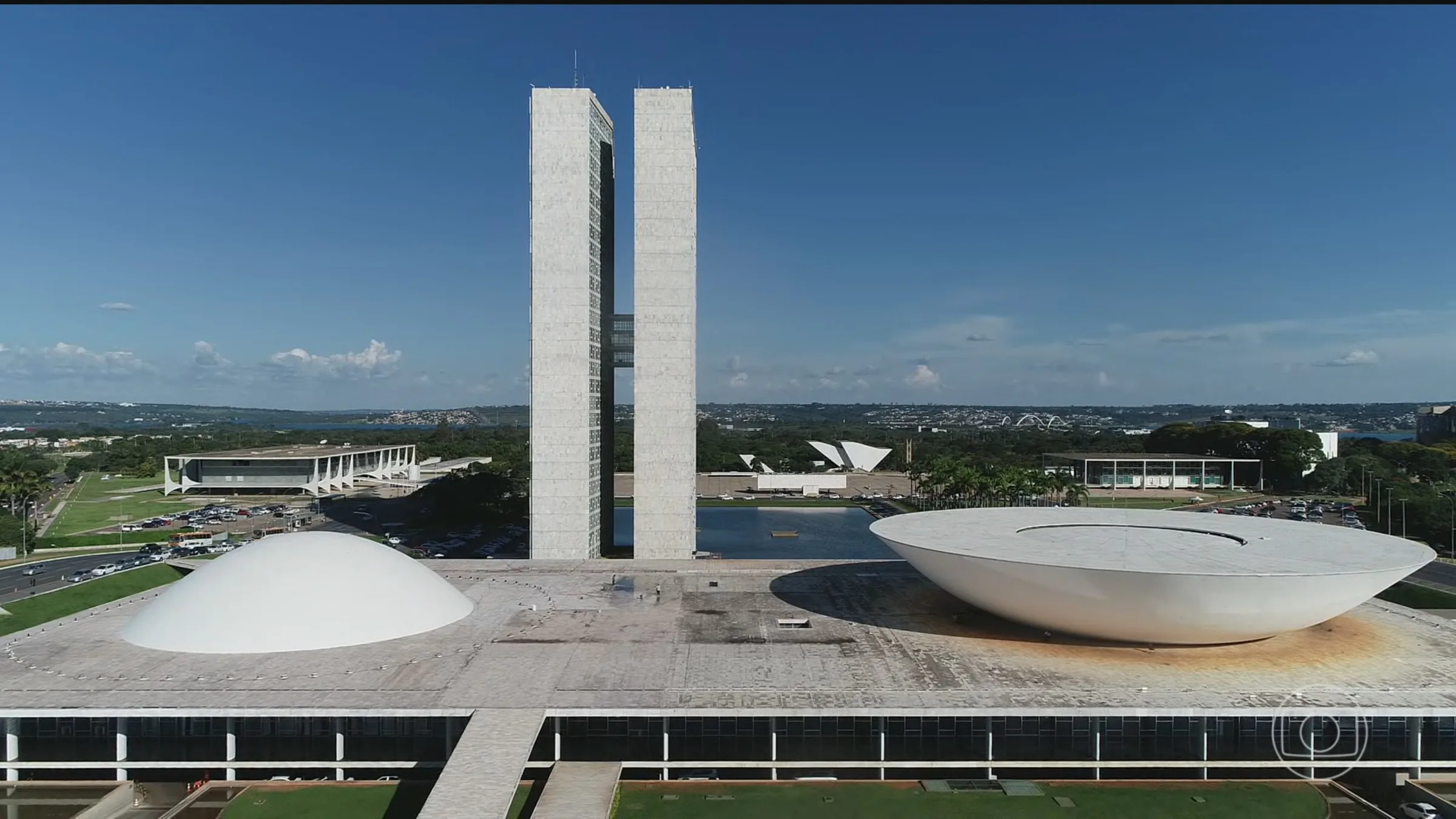 Ministro do STF bloqueia R$ 125 milhões em bens de políticos investigados