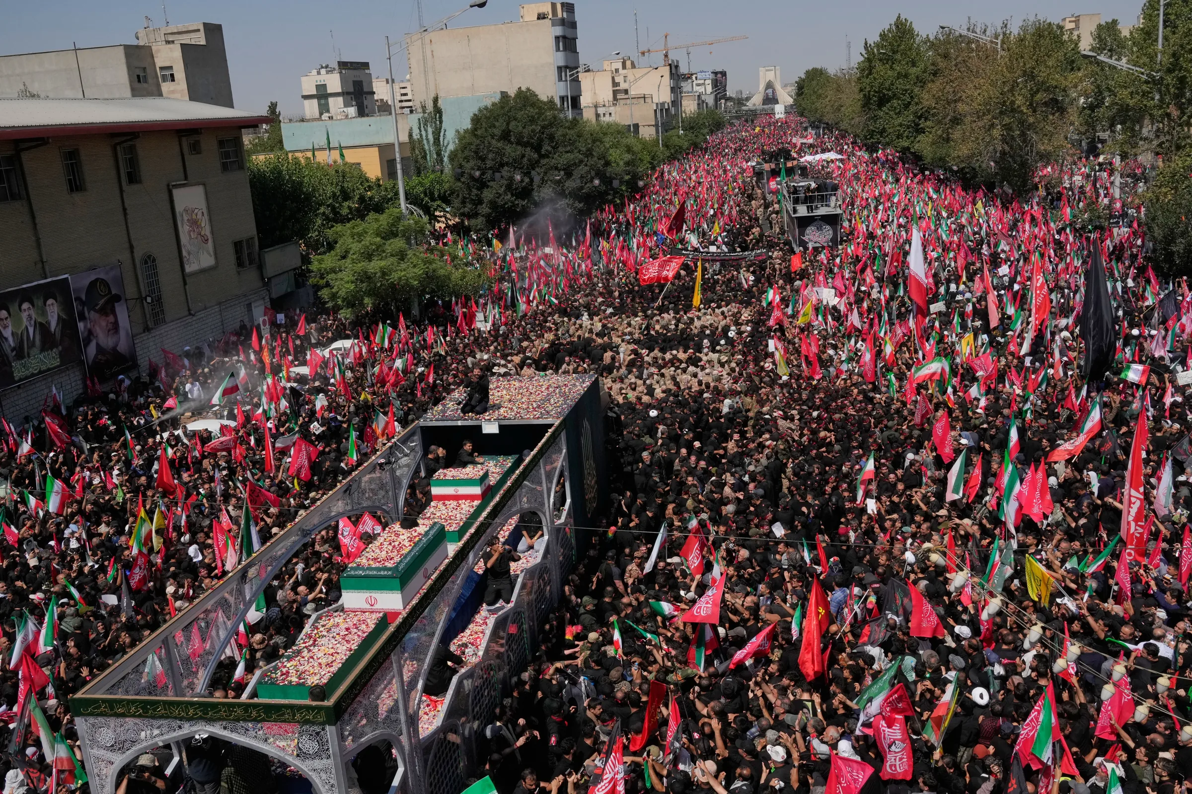 Funeral de Ali Khamenei completa quarto dia com grande afluxo de público