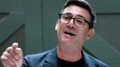 Burnham enfrenta decisão crucial sobre chancelaria à medida que disputa por Número 11 continua