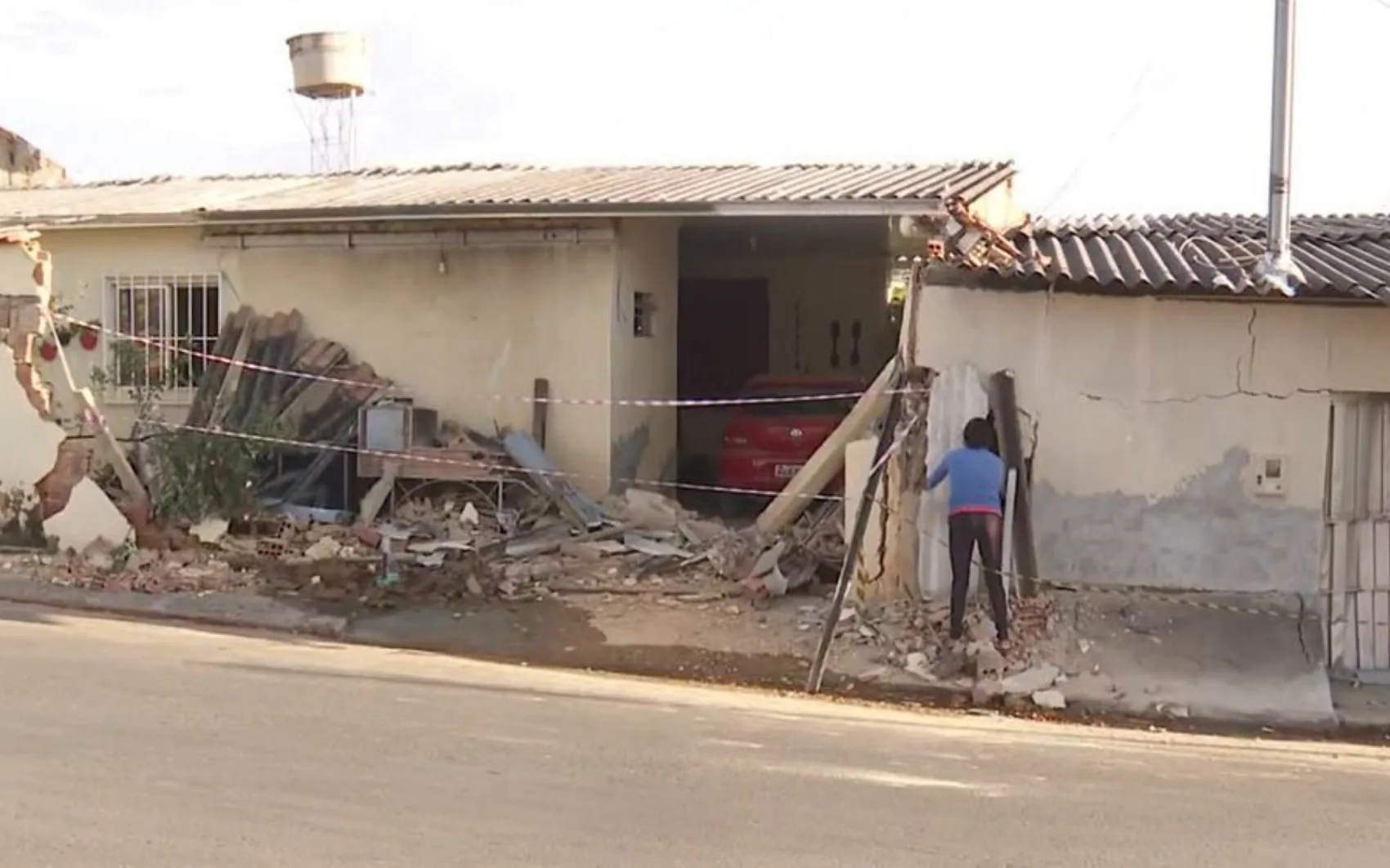 Moradora de casa atingida por caminhão do cantor Amado Batista relembra acidente: ‘Foi horrível’