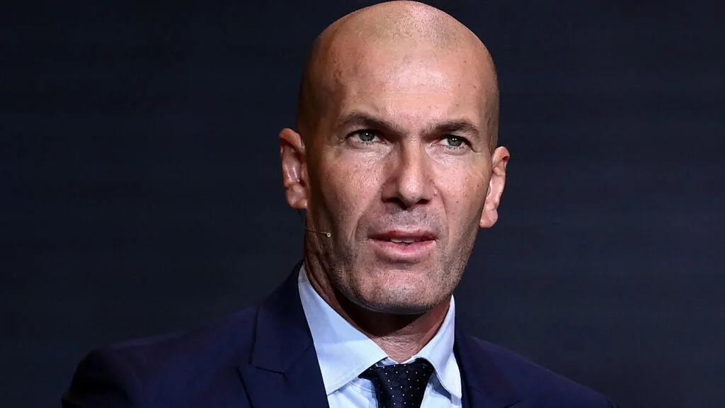 Lenda do futebol francês, Zinedine Zidane deve assumir como novo técnico da seleção