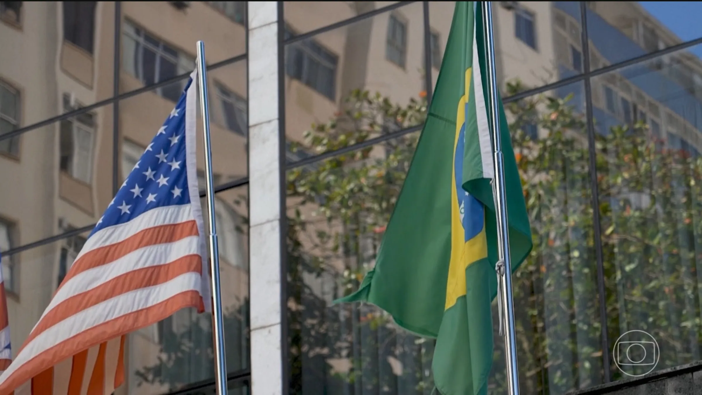Governo Lula enfrenta tarifas de Trump em meio a tensões comerciais