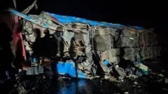 Acidente de ônibus escolar resulta em mortes de pelo menos 20 crianças em Uganda