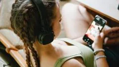 YouTube continua a recomendar vídeos sobre distúrbios alimentares para adolescentes, indica pesquisa