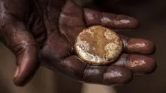 União Europeia proíbe importação de ouro do Sudão para combater financiamento da guerra