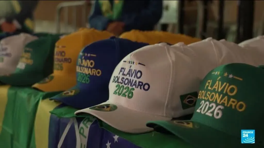 Flavio Bolsonaro inicia campanha presidencial no Brasil com apoio de Milei
