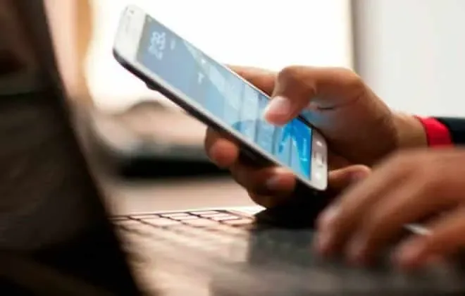 ONU e Unicef lançam guia para orientar famílias sobre os riscos da “machosfera” na internet