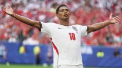 Bellingham se destaca em busca do título mundial com a Inglaterra