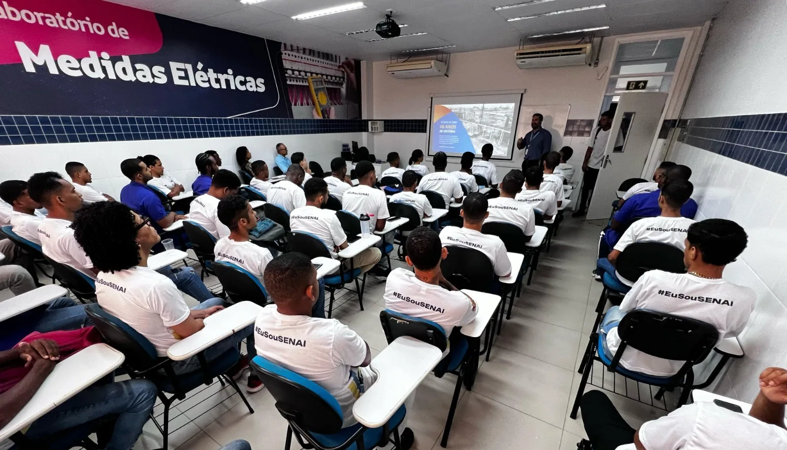 Programa abre 80 vagas em curso de conclusão do ensino médio com bolsa de até R$ 2 mil na Bahia
