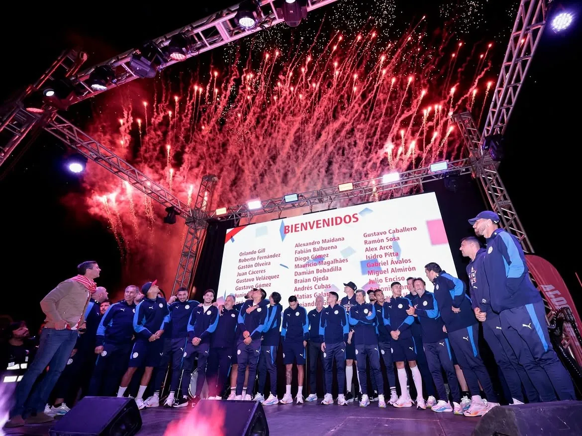 Seleção do Paraguai é recebida com festa após a Copa do Mundo