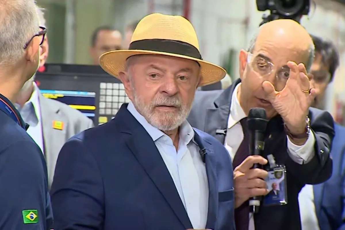 Lula faz 1ª visita à Avibras após retomada da produção da empresa, em Jacareí