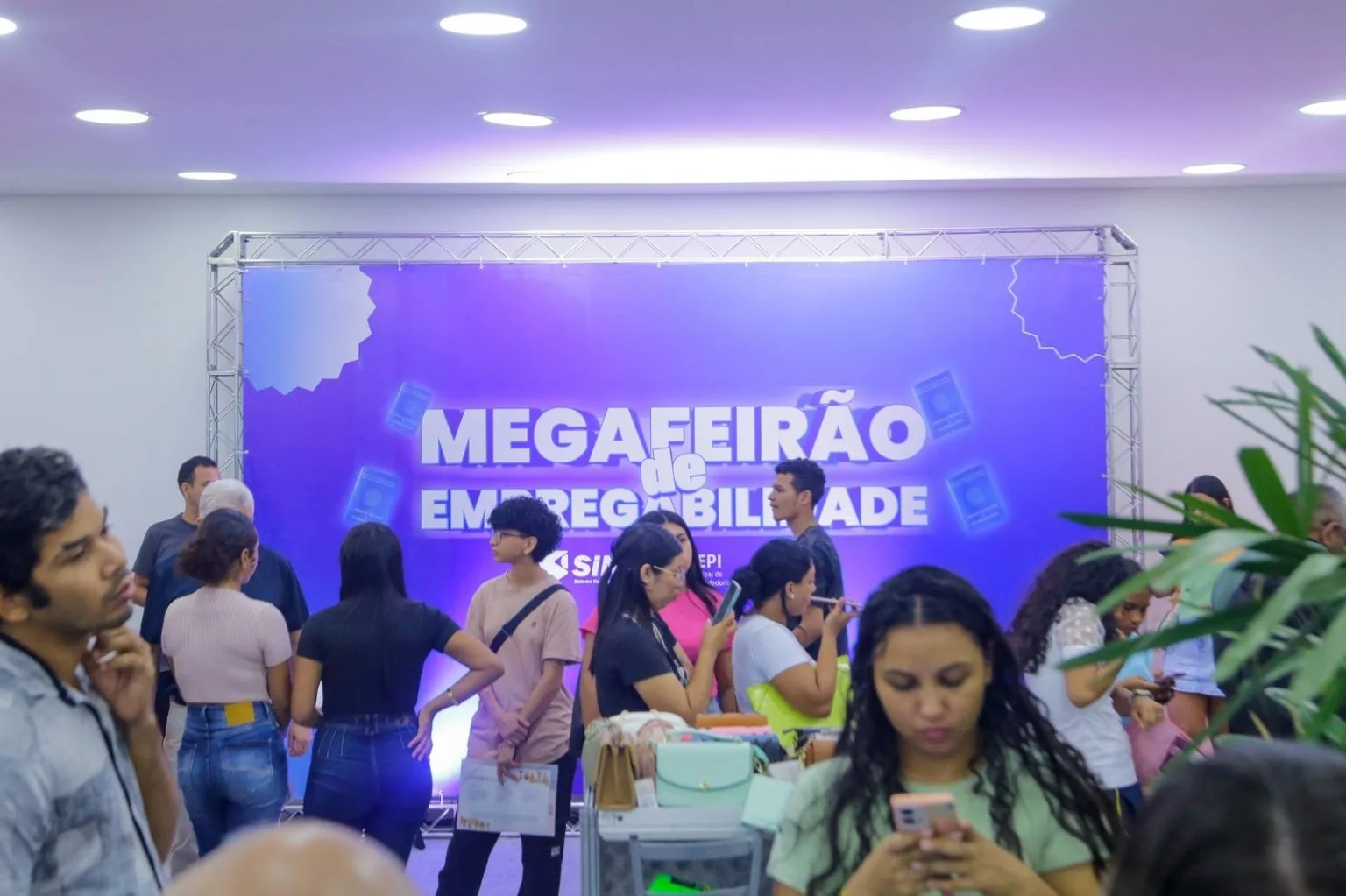 Último dia da Expo Manaus Conecta tem mais de 2 mil vagas de emprego e show de Gabi Melim
