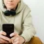 Restrições nas redes sociais para adolescentes podem reduzir alguns danos, mas também deslocar outros, alertam especialistas