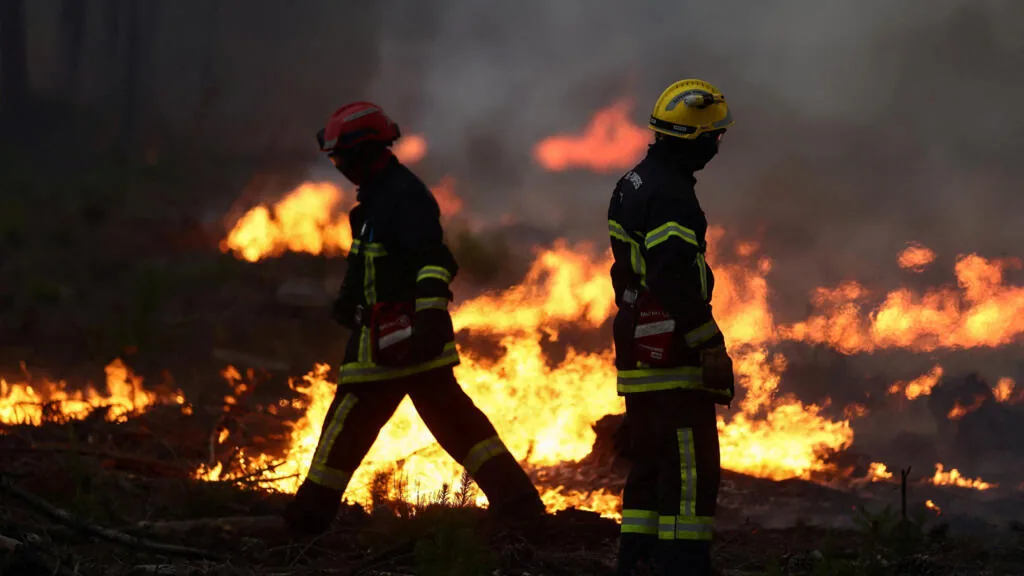 Macron convoca reunião de emergência devido a incêndios na França