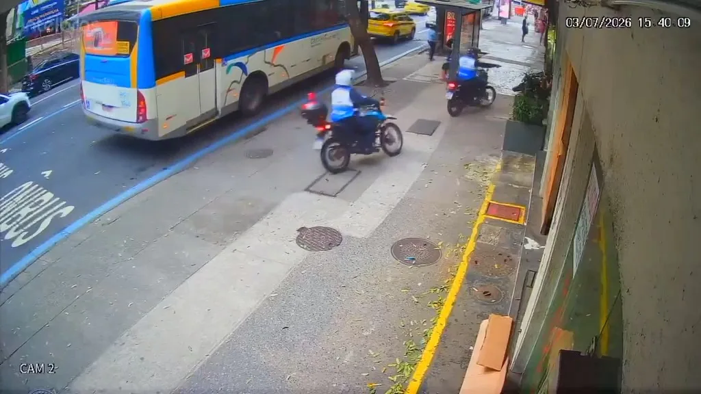 Homem é preso após perseguição em Copacabana envolvendo motocicleta