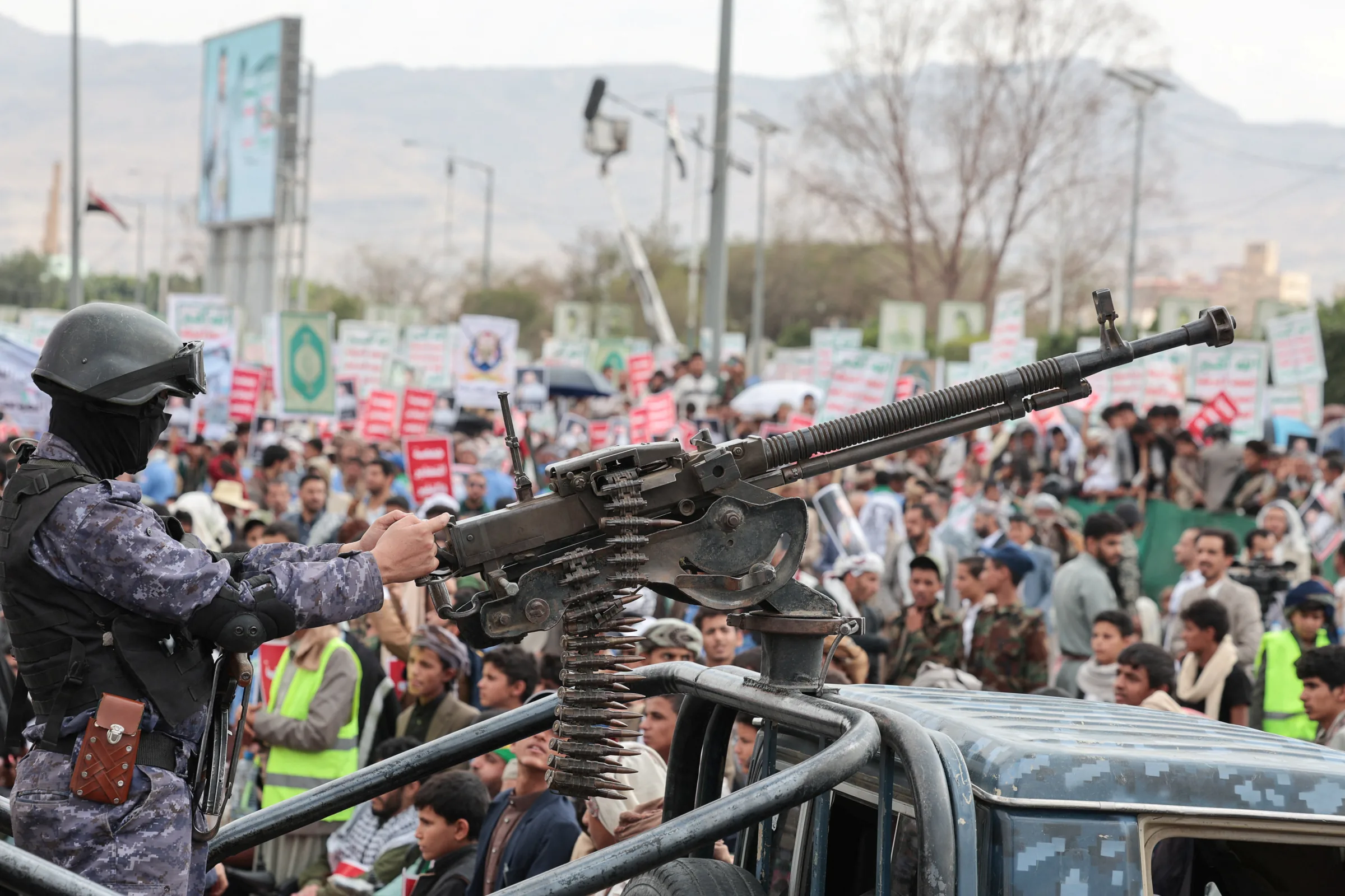 Arábia Saudita faz ataques em porto no Iêmen após bombardeios de houthis contra petroleiros do país, diz TV