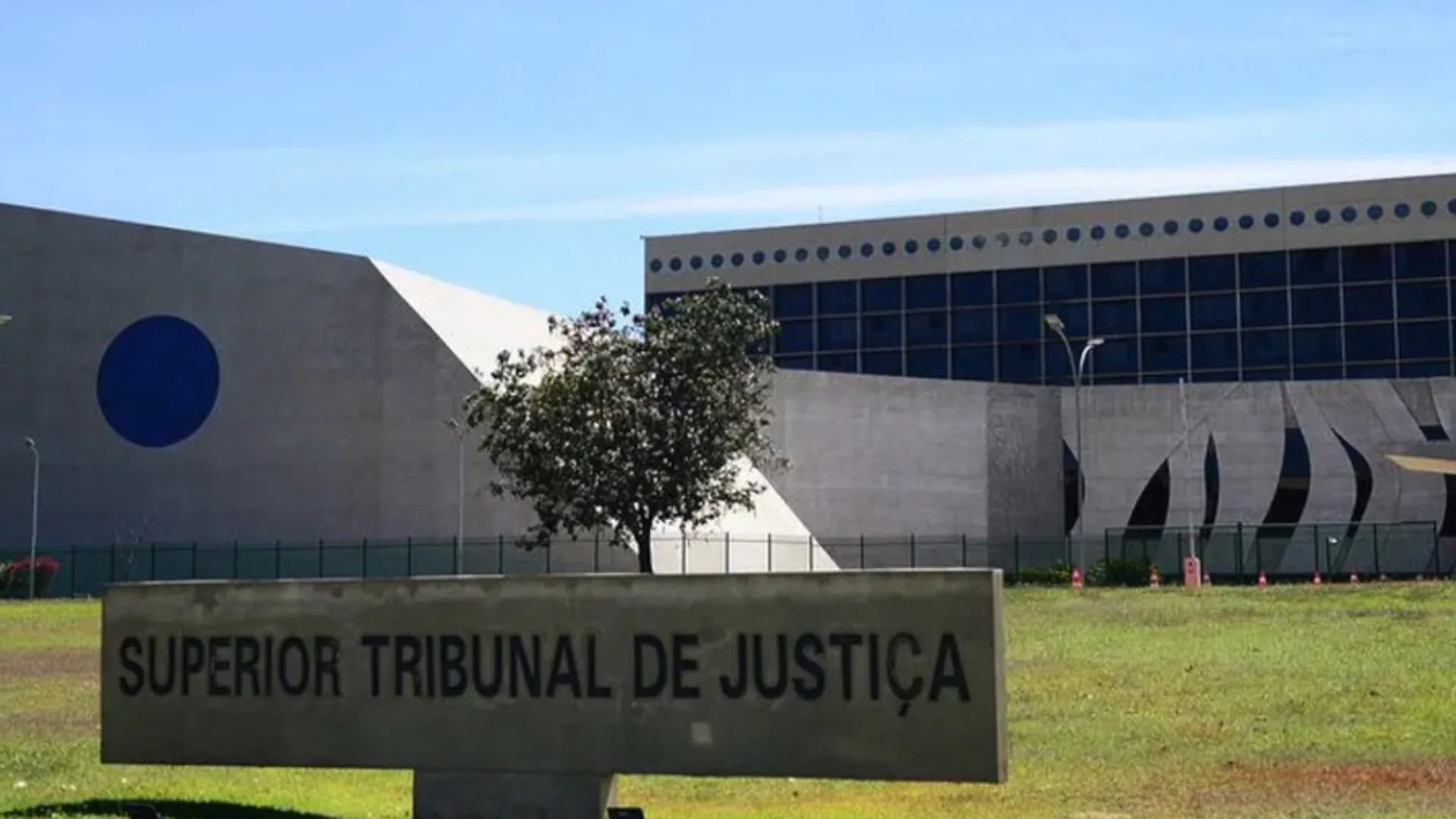 Câmara aprova projeto que limita recursos ao STJ e permite suspensão de processos ‘relevantes’ por até 1 ano