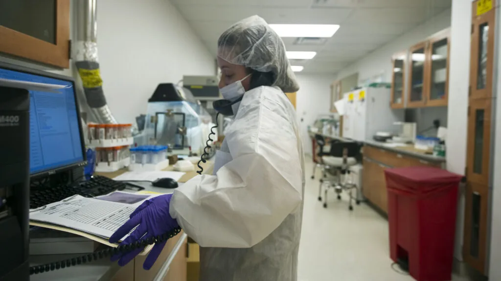 Escassez de patologistas forenses compromete justiça e saúde pública nos EUA