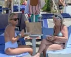 Conflito por Almoço na Praia Revolta Italianos em Clubes Caros