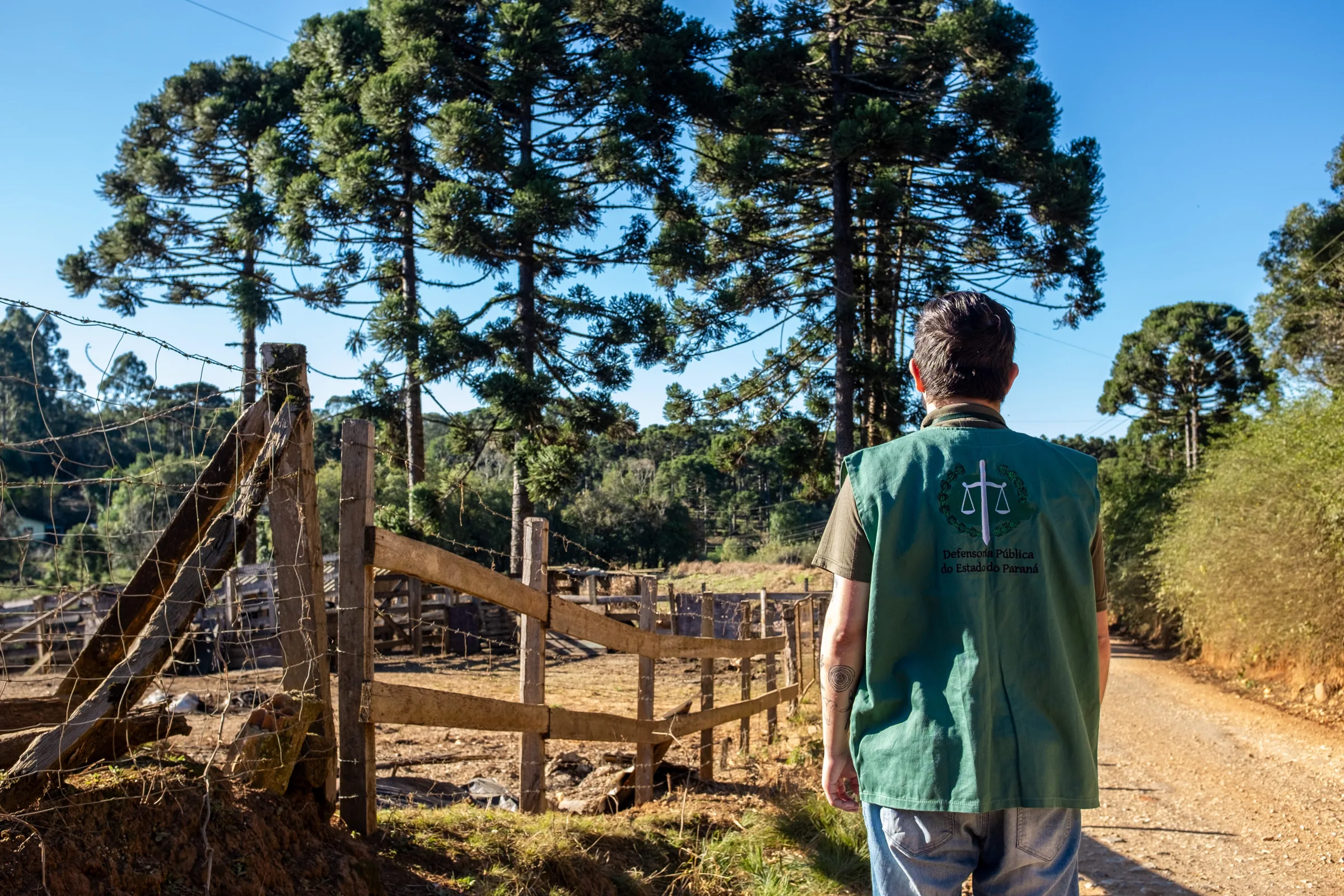 Pai analfabeto é enganado ao assinar acordo de pensão no Paraná