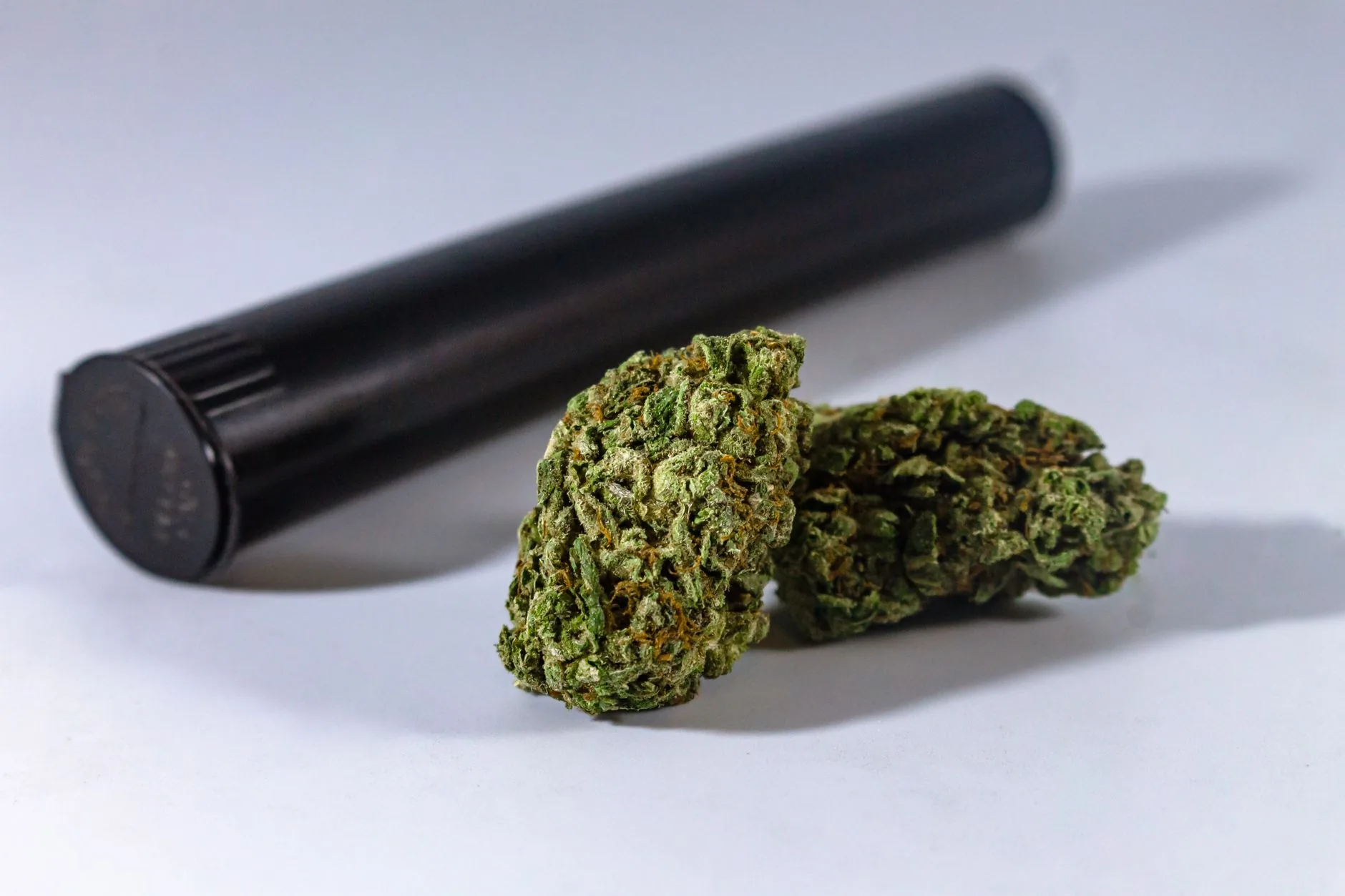Farmacologista da DEA questiona ordem de reclassificação da maconha