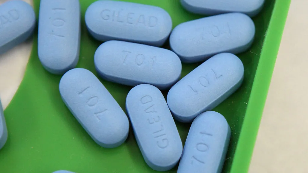 Ativistas de AIDS criticam acordo de P&D entre Biden e Gilead sobre patentes de medicamentos para prevenção do HIV