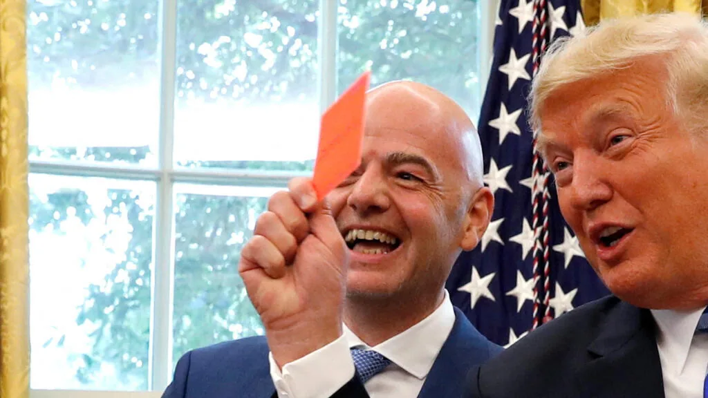 Trump confirma ligação no centro da polêmica do cartão vermelho