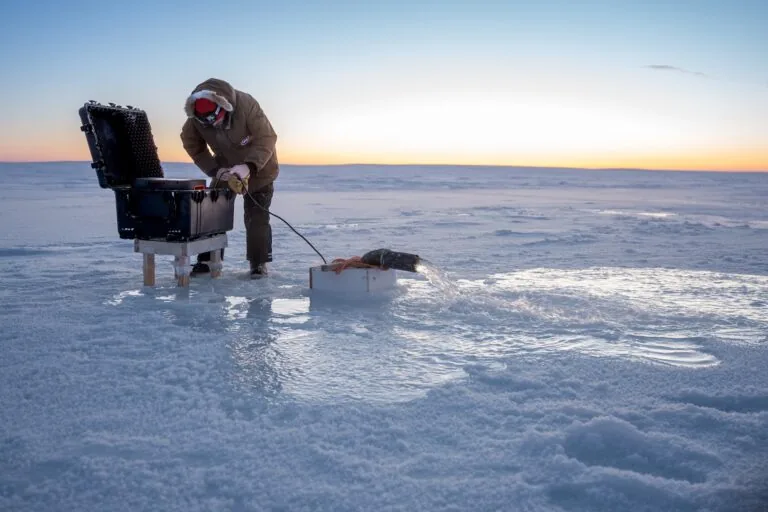 Experimento no Ártico Canadense busca estabilizar o gelo marinho em derretimento