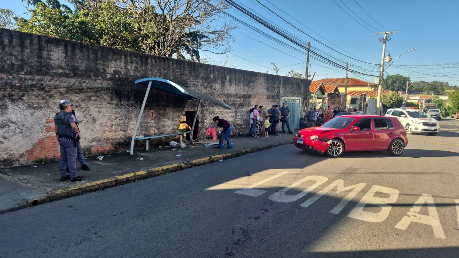 'Será que vou jogar bola?', diz menino que sofreu fratura exposta após ser atropelado em ponto de ônibus