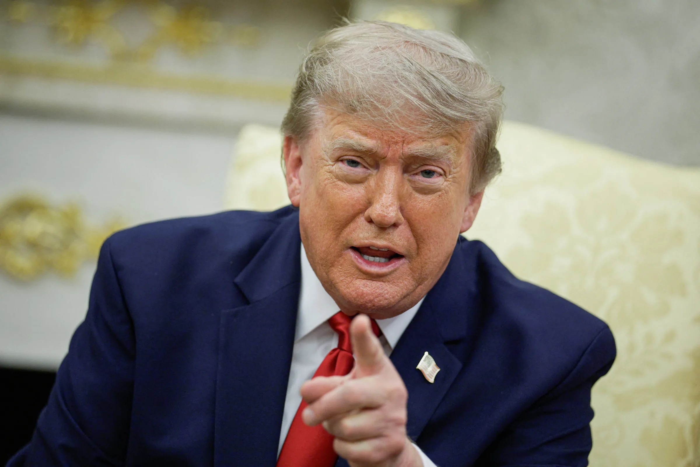 Trump critica veto a data centers em Nova York e alerta para China