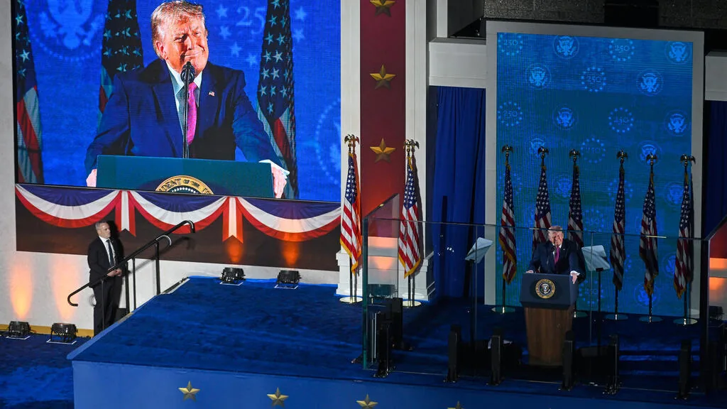 Trump exalta excepcionalismo americano e critica comunismo em celebração dos 250 anos dos EUA