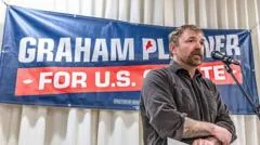 Graham Platner suspende campanha ao Senado dos EUA após acusação de assédio