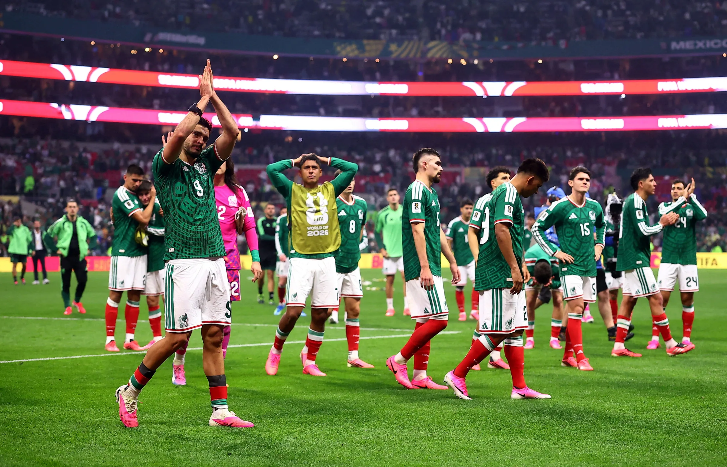 México encerra Copa do Mundo com otimismo após queda nas oitavas