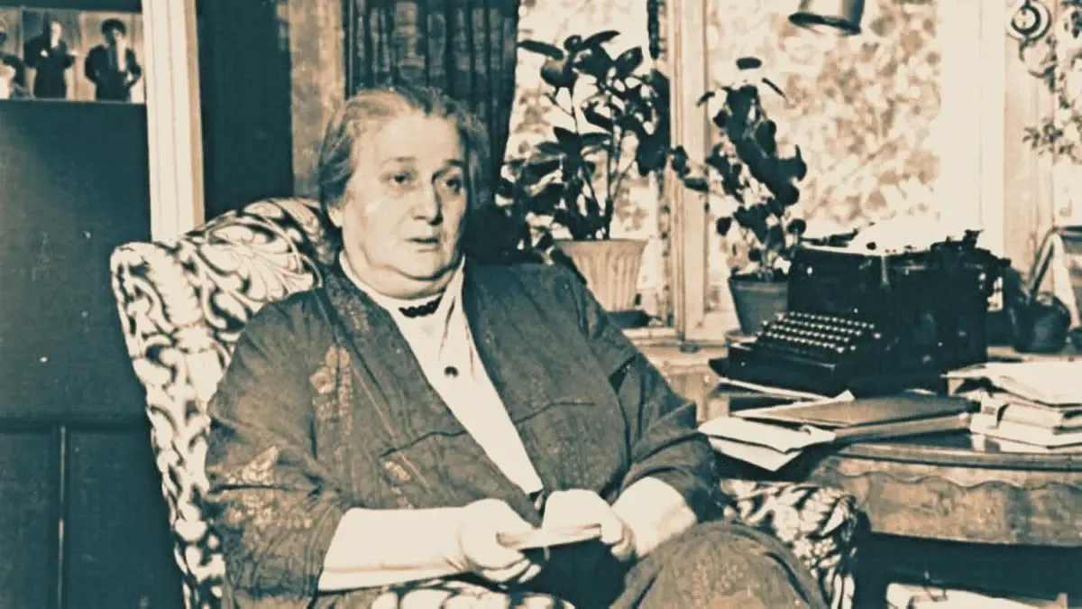 Dois poemas de Anna Akhmátova traduzidos por Astier Basílio