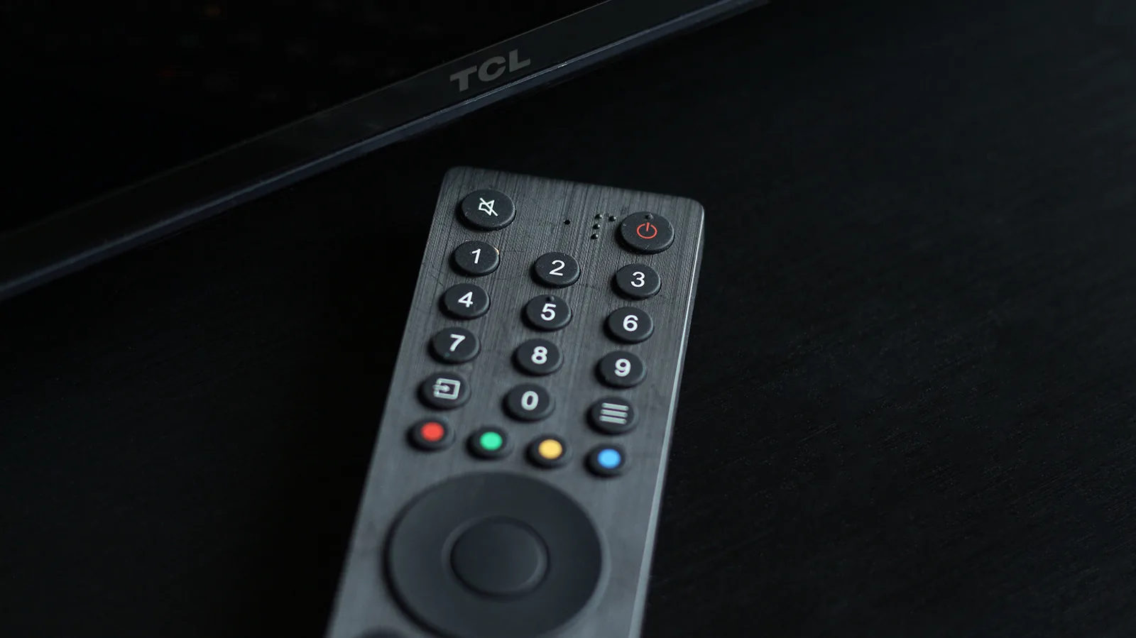 Por que a tecnologia infravermelha ainda predomina nos controles remotos de TV?
