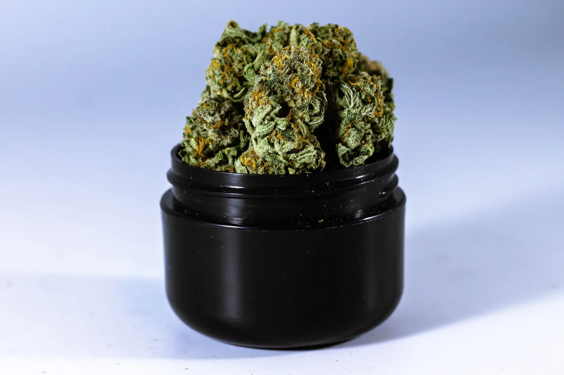 Reclassificação federal abre espaço para aquisições no setor de cannabis medicinal