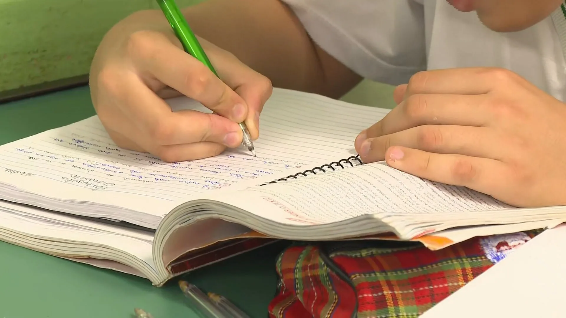 Dinamarca adota prova oral para combater uso de IA nas escolas