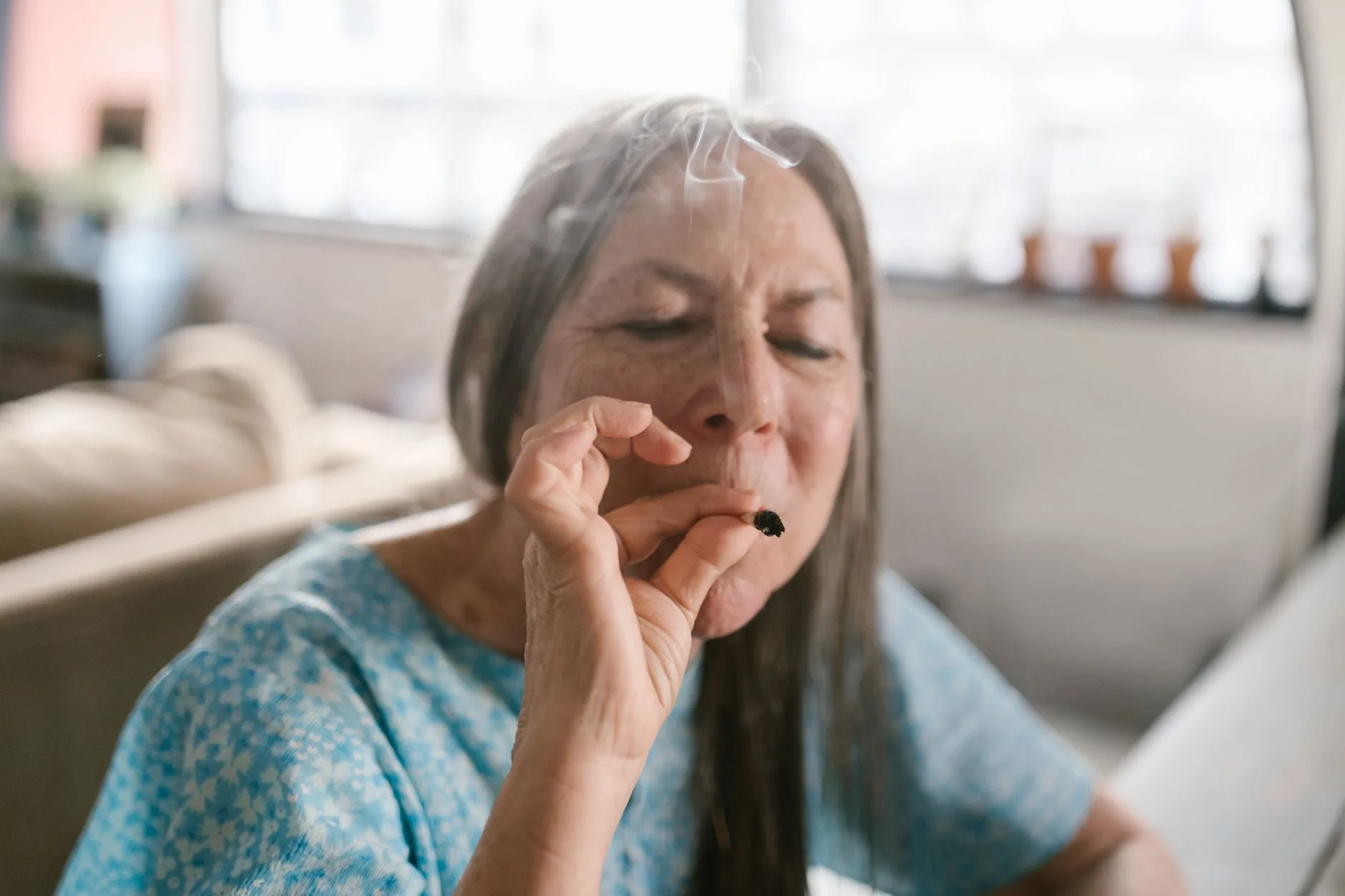 Síndrome que afeta milhões de mulheres do Illinois passa a ser tratada com maconha medicinal