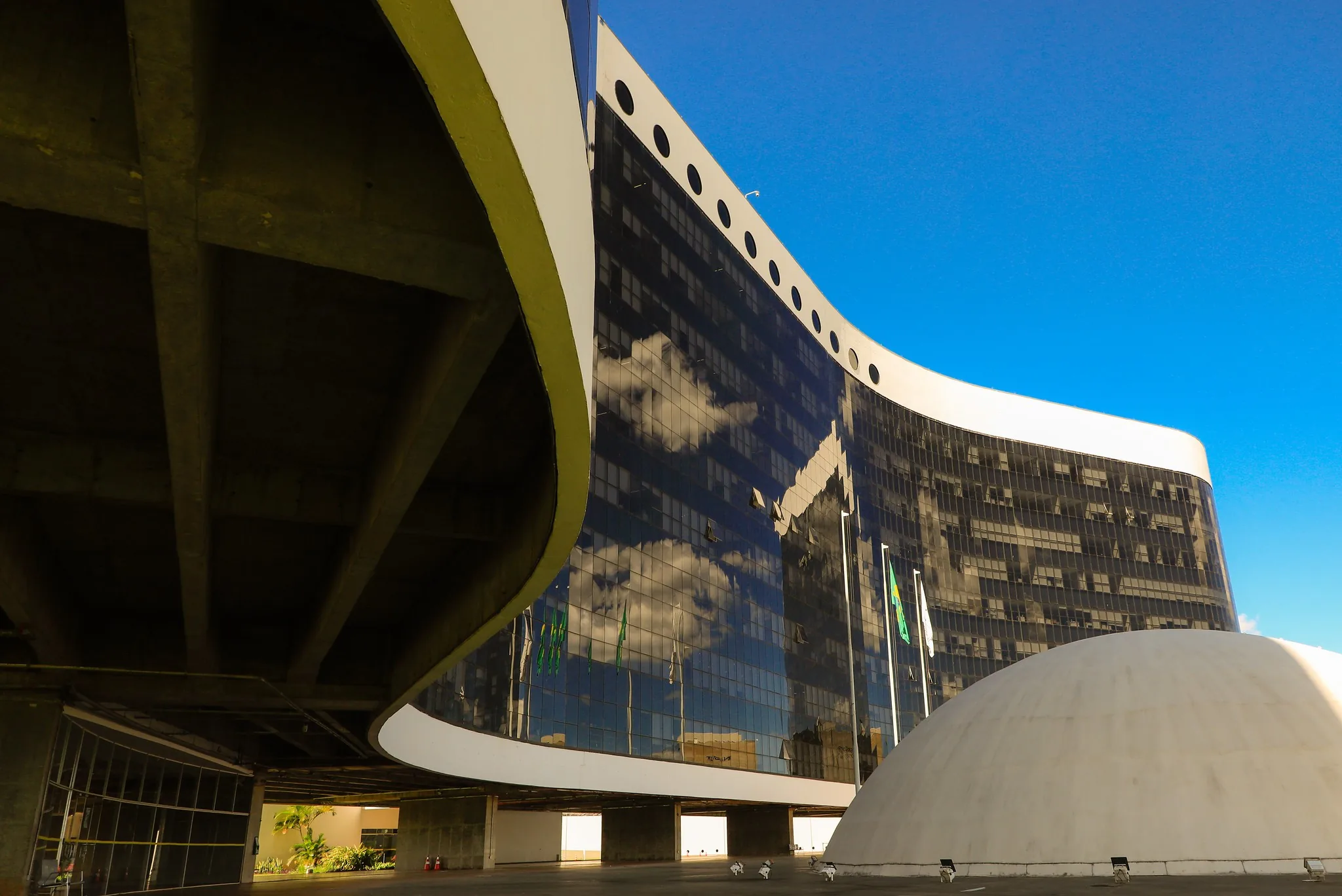 TSE precisa acabar com dúvidas sobre uso de inteligência artificial antes do início do horário eleitoral, defendem ministros