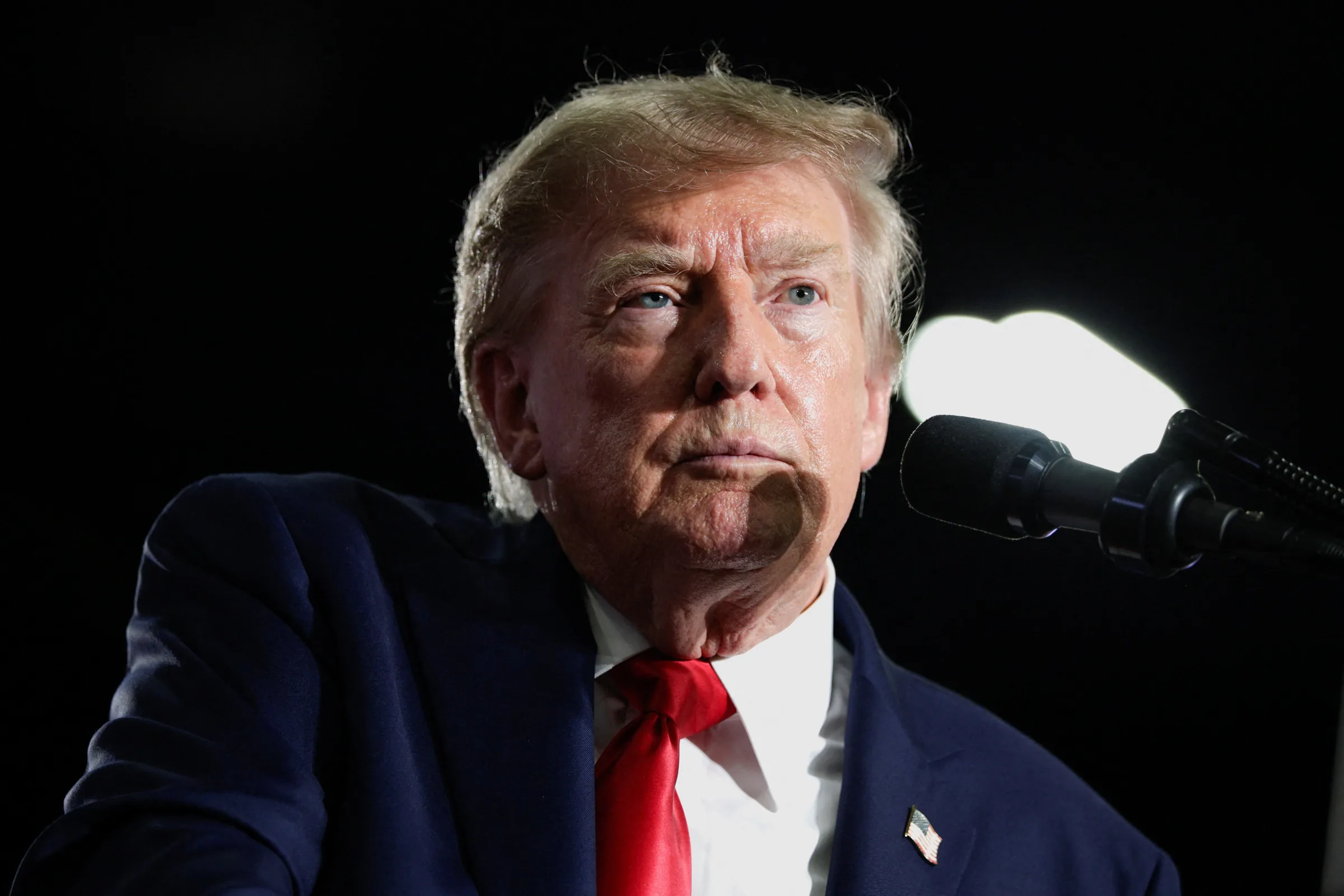 Por que Trump quer restringir o voto pelo correio se ele mesmo já usou o recurso várias vezes?