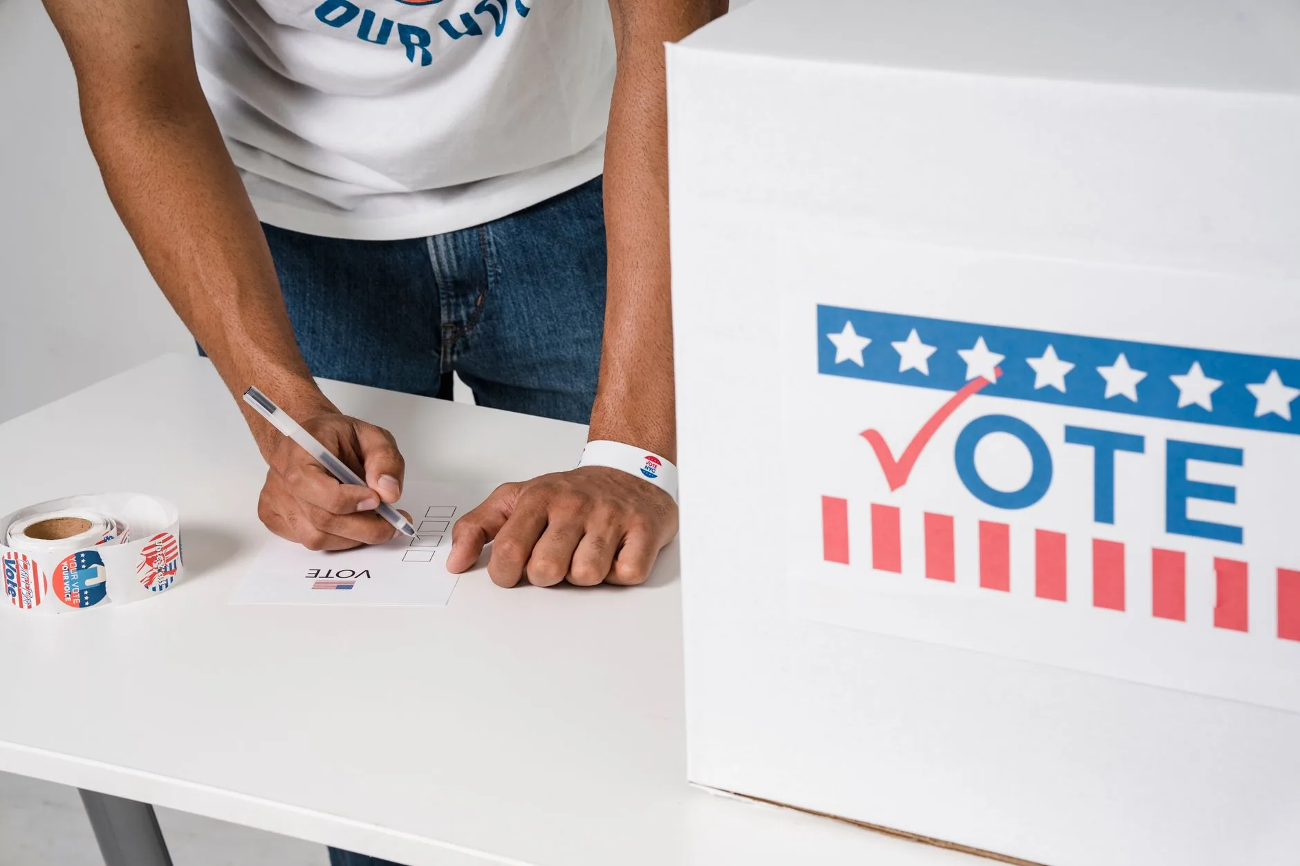 Alertas do TSE e Especialistas sobre Desinformação e Uso de IA nas Eleições 2026